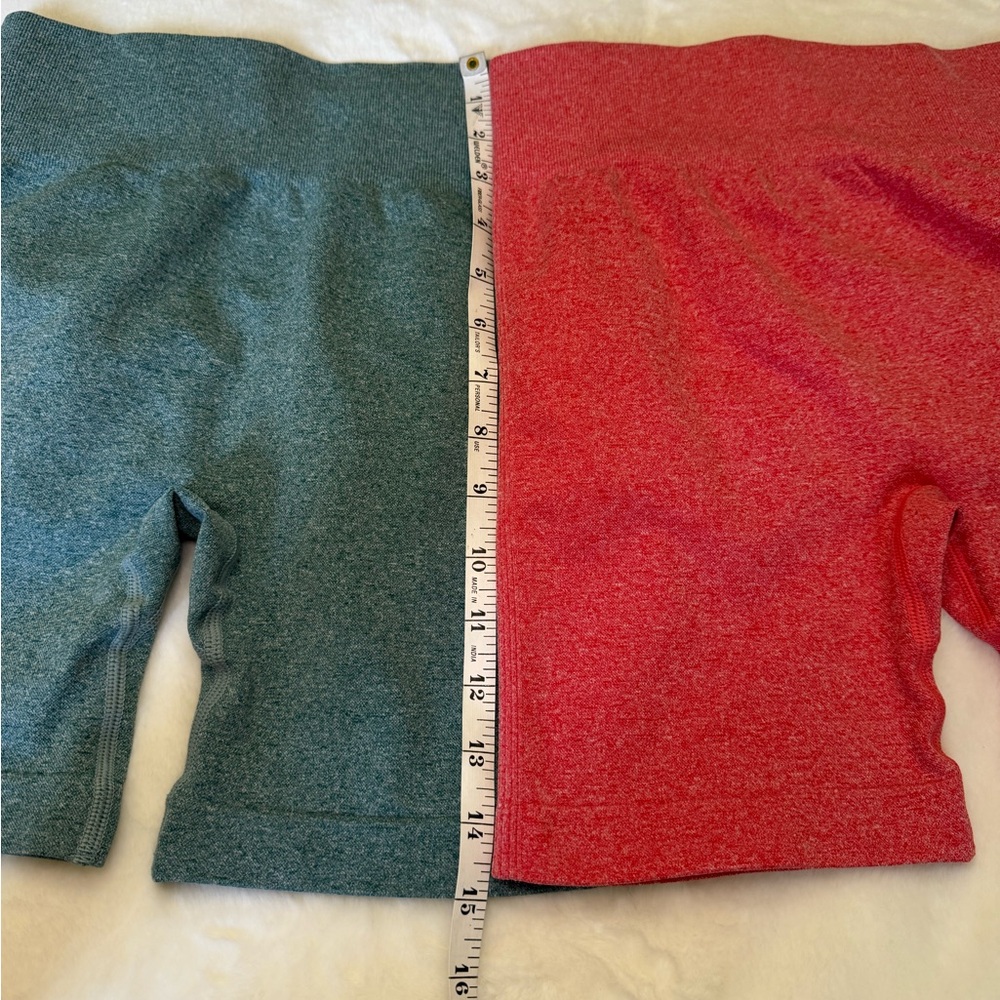 WOMEN’S GLITTERY ACTIVE SHORTS SET – SIZE MEDIUM - Picture 11 of 11